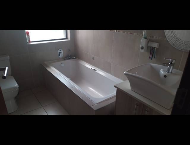 3 BEDROOM HOUSE FOR SALE IN HELDERWYK